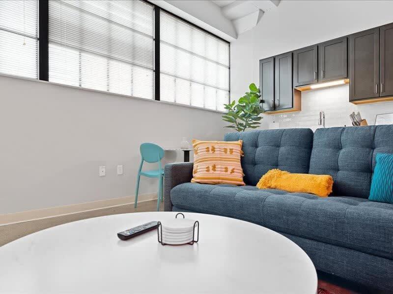 Cozysuites Lavish 1Br, Downtown Питсбърг Екстериор снимка