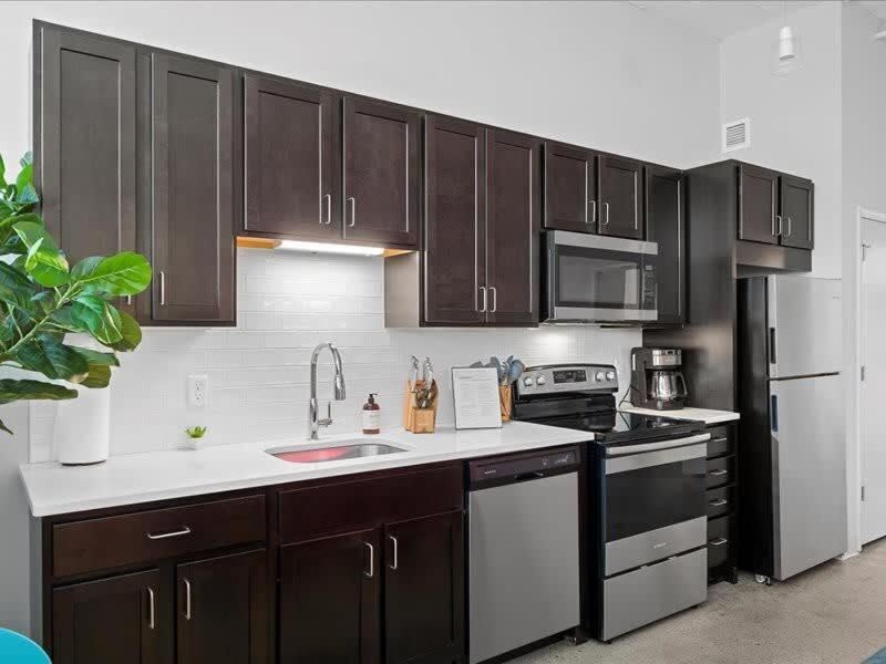 Cozysuites Lavish 1Br, Downtown Питсбърг Екстериор снимка